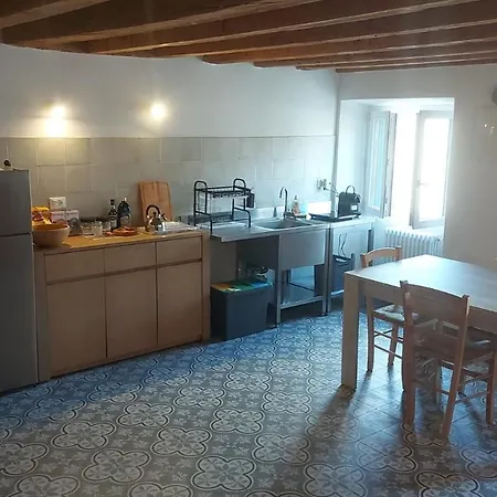 Circolo Vitale, Little